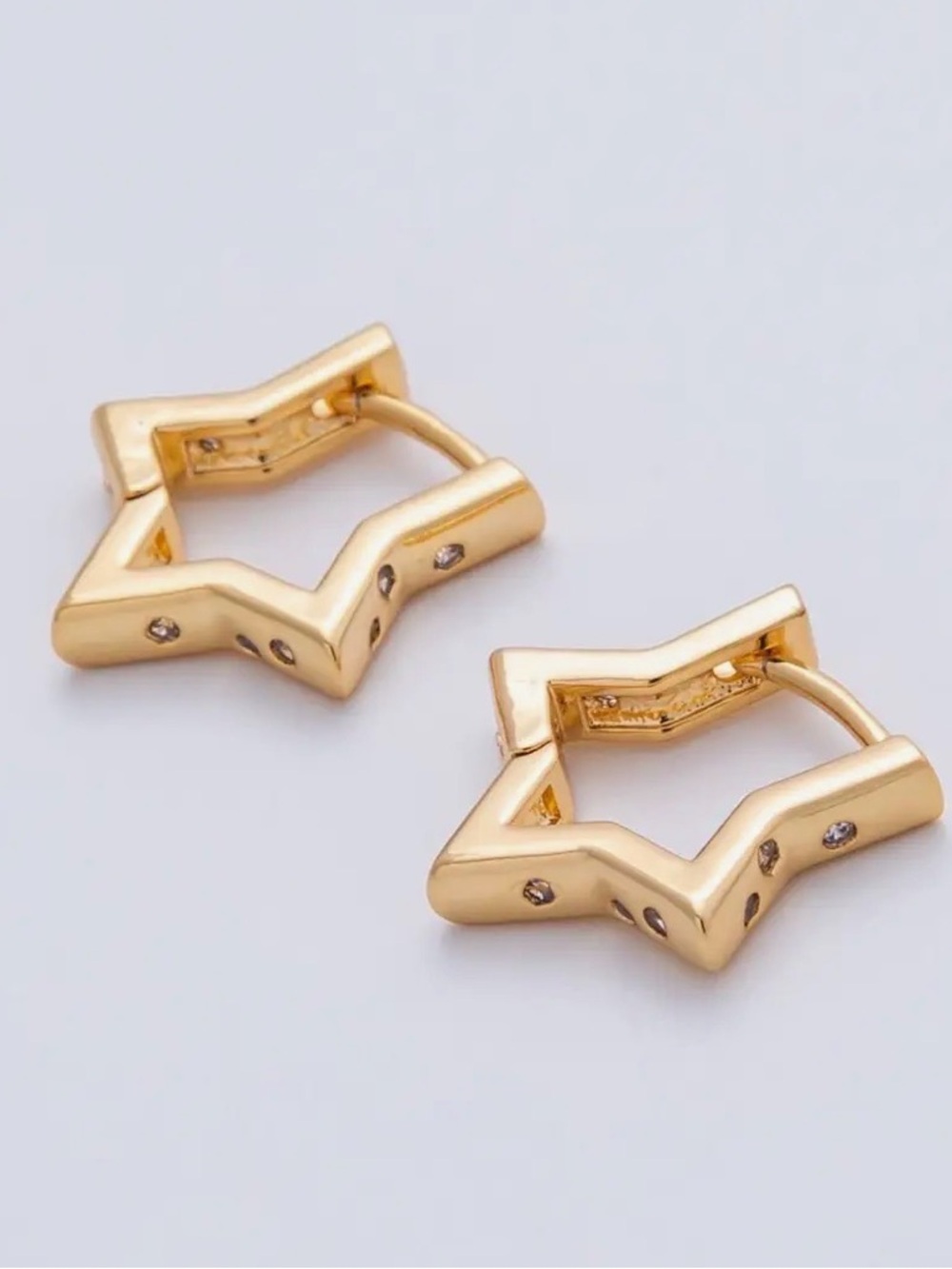 18K Gold Filled 16.6mm Clear Cz Dotted Celestial Star Cartilage
Huggie